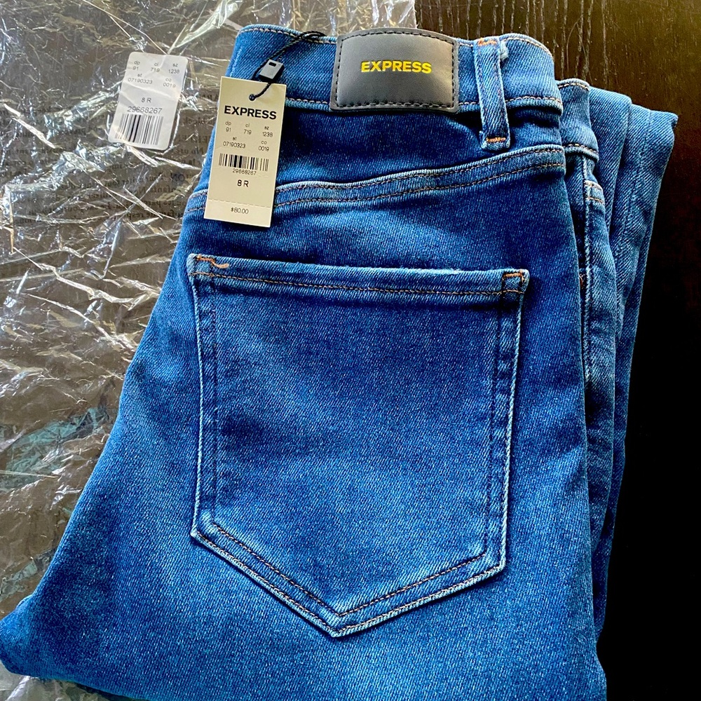 NWT Express High Rise Jeans. Size 8. Super comfy, denim jeans.